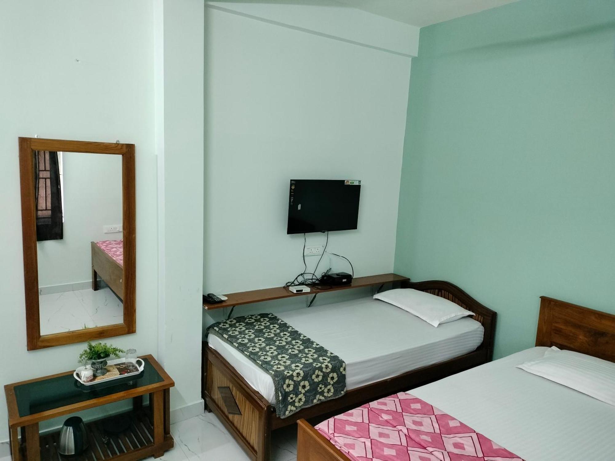 Teja Residency Hotell Alāndurai Eksteriør bilde